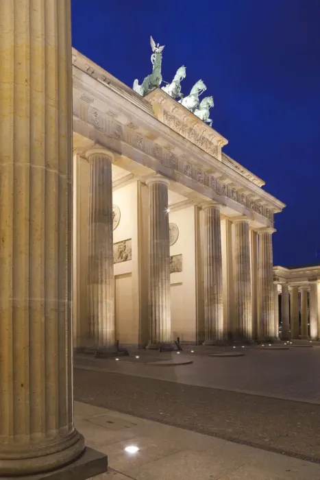 Framed Print : Brandenburg Gate, Pariser Platz, Berlin, Germany Framed Print : Brandenburg Gate, Pariser Platz, Berlin, Germany