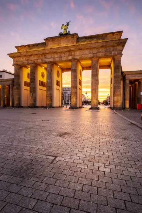 Framed Print : Brandenburger Tor at sunrise, Mitte, Berlin, Germany Framed Print : Brandenburger Tor at sunrise, Mitte, Berlin, Germany