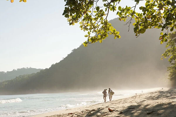 Brazil, Rio de Janeiro State, Costa Verde (Green coast), Paraty, a couple with a surf