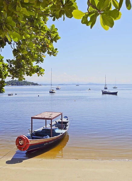 Brazil, State of Rio de Janeiro, Guanabara Bay, Paqueta Island, Boats on the coast