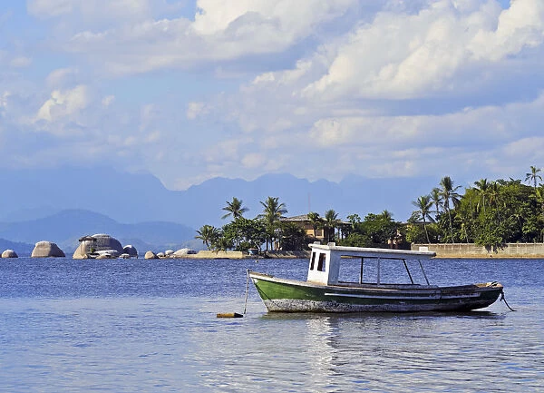Brazil, State of Rio de Janeiro, Guanabara Bay, Paqueta Island, Boat near the coast