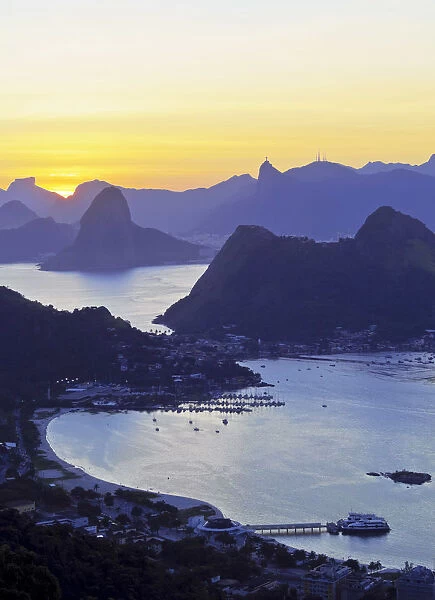 Brazil, State of Rio de Janeiro, Sunset over Rio de Janeiro viewed from Parque da