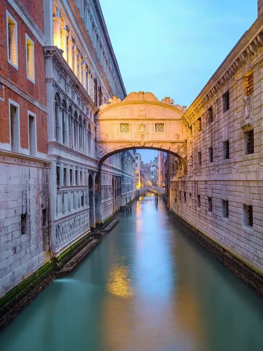 Framed Print : Bridge of Sighs, Ponte dei Sospiri, Venice, Italy Framed Print : Bridge of Sighs, Ponte dei Sospiri, Venice, Italy