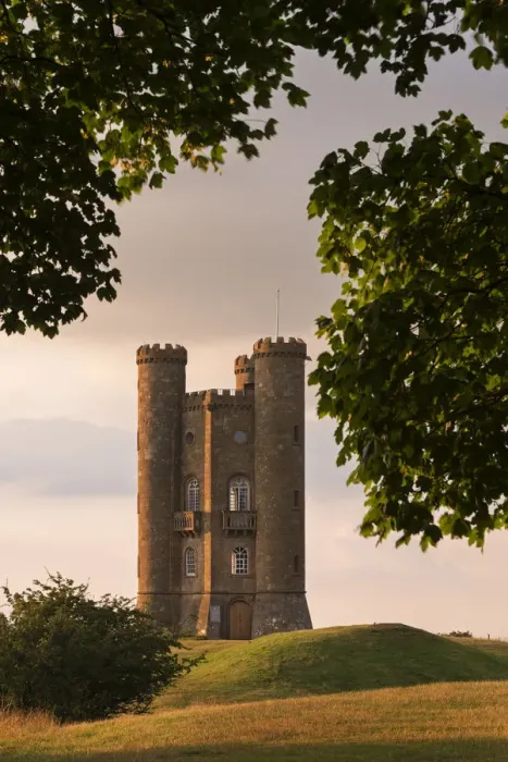 Framed Print : Broadway Tower, one of the Cotswolds most recognisable buildings, Worcestershire, England Framed Print : Broadway Tower, one of the Cotswolds most recognisable buildings, Worcestershire, England