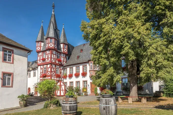 Framed Print : Bromserhof in the old town of Rudesheim, Rheingau, Hesse, Germany Framed Print : Bromserhof in the old town of Rudesheim, Rheingau, Hesse, Germany