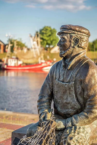 Bronze statue Fisherman (artist Hans-Christian Petersen) harbor of Greetsiel, East Frisia, Lower Saxony, Germany
