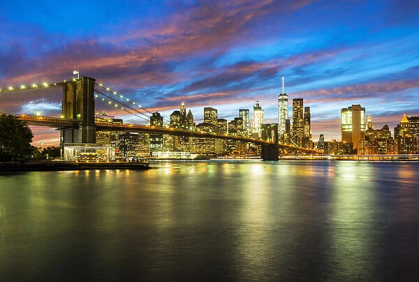 Brooklyn Bridge and Manhattan skyline, New York, USA