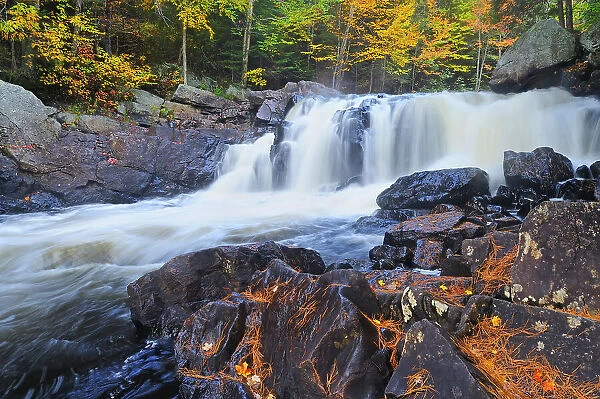 Brooks Falls on teh Magnetawan River in atumn color Emsdale, Ontario, Canada