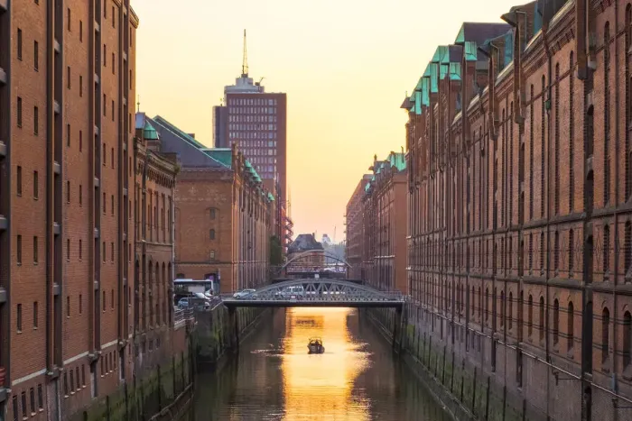 Framed Print : Brooksfleet canal in Speicherstadt warehouse district in late afternoon, HafenCity