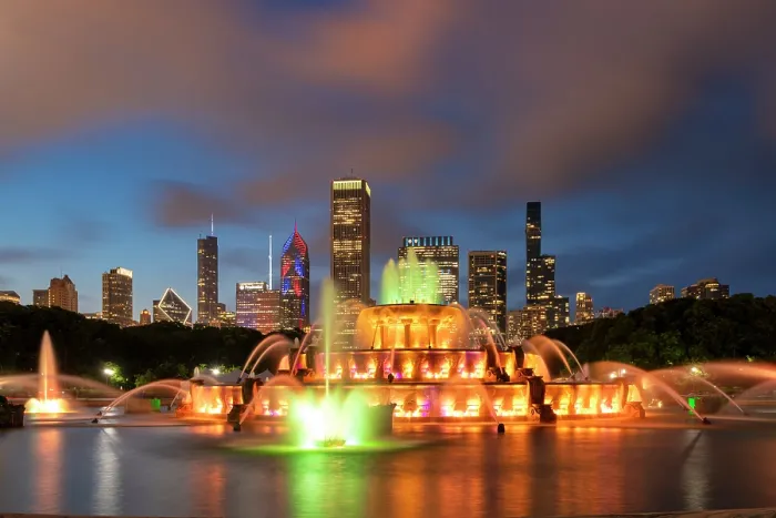 Framed Print : Buckingham Fountain at Night, Grant Park, Chicago, Illinois, USA Framed Print : Buckingham Fountain at Night, Grant Park, Chicago, Illinois, USA