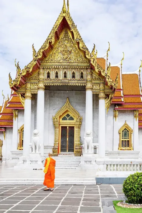 Framed Print : Buddhist monk entering the Wat Benchamabophit temple, (Marble Temple), Bangkok, Thailand Framed Print : Buddhist monk entering the Wat Benchamabophit temple, (Marble Temple), Bangkok, Thailand
