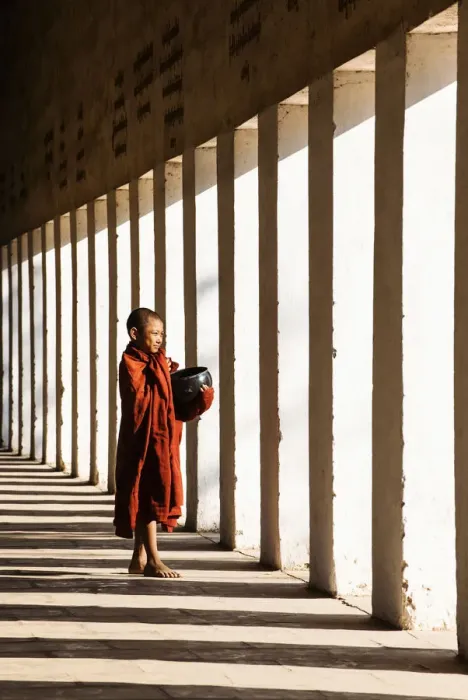 Framed Print : A Buddhist monk, Mandalay, Burma / Myanmar Framed Print : A Buddhist monk, Mandalay, Burma / Myanmar