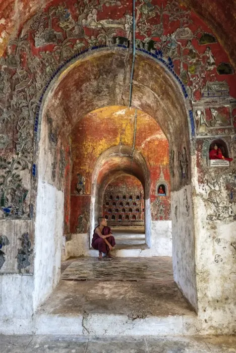 Framed Print : A Buddhist novice monk in the Shwe Yaunghwe Kyaung Monastery, Nyaung Shwe, Shan State Framed Print : A Buddhist novice monk in the Shwe Yaunghwe Kyaung Monastery, Nyaung Shwe, Shan State