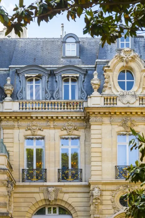 Framed Print : Building on Avenue Hoche, Paris, France Framed Print : Building on Avenue Hoche, Paris, France