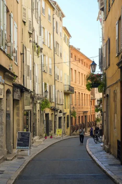 Framed Print : Buildings along Rue Amiral de Grasse, Grasse, Alpes-Maritimes, Provence-Alpes-Ca'te Framed Print : Buildings along Rue Amiral de Grasse, Grasse, Alpes-Maritimes, Provence-Alpes-Ca'te