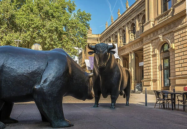Bull and Bear in front of the Frankfurt Stock Exchange, Frankfurt, Hesse, Germany