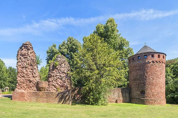 Burg Kerpen castle ruin, Illingen, Saarland, Germany
