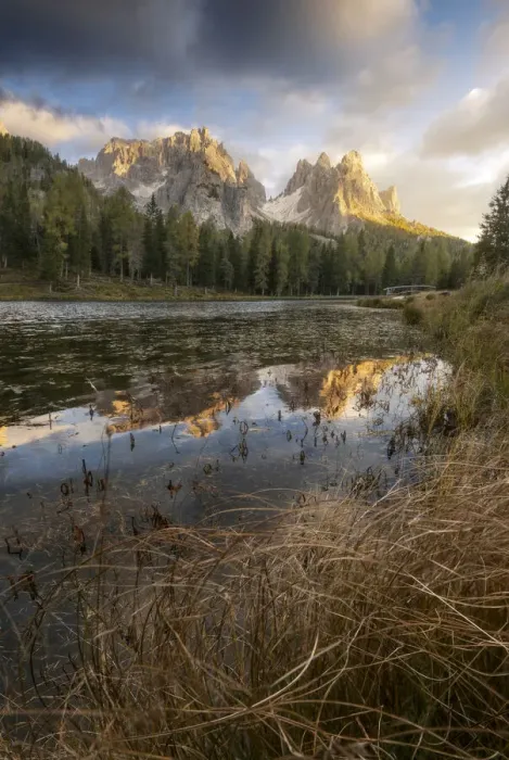 Framed Print : The Cadini di Misurina reflecting in the Antorno lake during an early autumn sunset, with some bushes in the foreground. Dolomites, Italy Framed Print : The Cadini di Misurina reflecting in the Antorno lake during an early autumn sunset, with some bushes in the foreground. Dolomites, Italy
