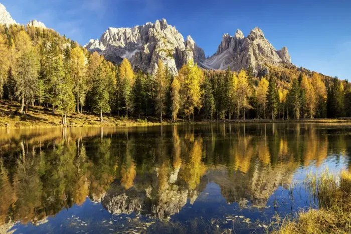 Framed Print : The Cadinis Reflecting in Lake Antorno in Autumn, Dolomites, Italy