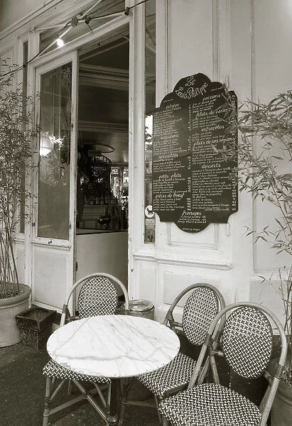 Cafe, Quai de L Hotel de Ville, Marais district, Paris, France