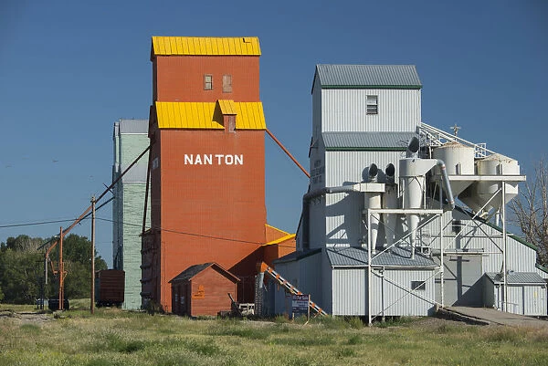 Canada, Alberta, Nanton, grain silo buildings