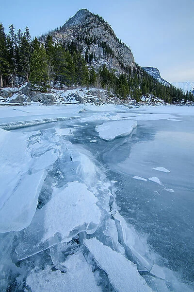 Canada, Alberta, Rocky Mountains, Banff National Park, Lake Minnewanka;