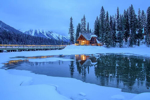 Canada, Alberta, Rocky Mountains, Yoho National Park, Emeral Lake Lodge