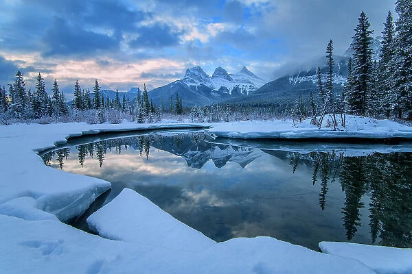 Canada, Alberta, Rocky Mountains, Kananaskis Country, Canmore, Three Sisters Mountains