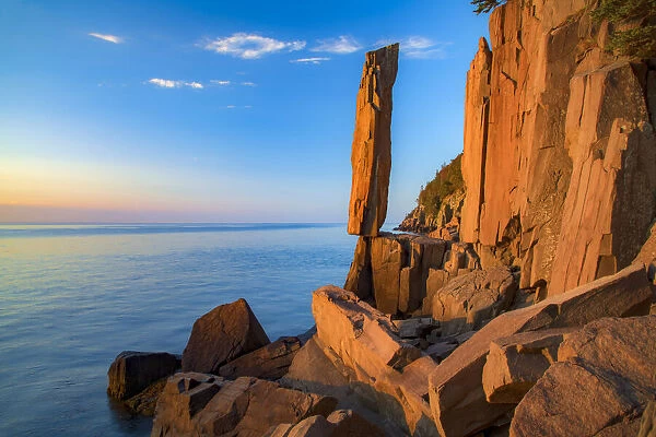 Canada, Maritimes, Digby County, Digby Neck, Bay of Fundy, , Balanced Rock