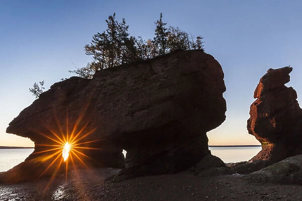 Canada, New Brunswick, Bay of Fundy, Hopewell Rocks, Flowerpot Rocks formed by the