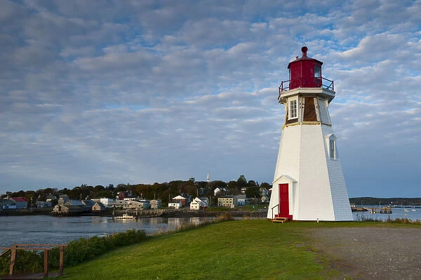 Canada, New Brunswick, Campobello Island, Mulholland Point Lighthouse, Lubec USA in