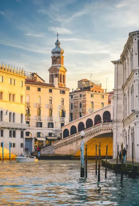 Framed Print : Canal grande, Fondaco dei Tedeschi and Rialto Bridge at sunset, Venice, Veneto, Italy Framed Print : Canal grande, Fondaco dei Tedeschi and Rialto Bridge at sunset, Venice, Veneto, Italy