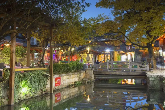 Framed Print : Canalside restaurant at dusk, Lijiang (UNESCO World Heritage Site), Yunnan, China