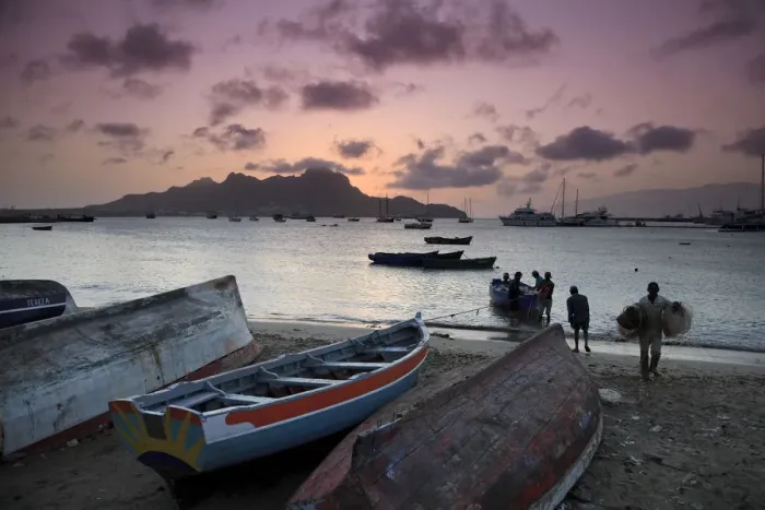 Framed Print : Cape Verde, Sao Vicente, Mindelo, Fishermen in the harbour Framed Print : Cape Verde, Sao Vicente, Mindelo, Fishermen in the harbour