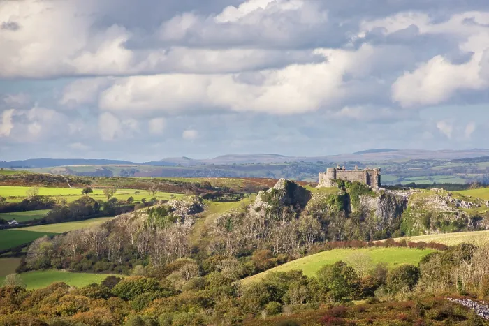 Framed Print : Carreg Cennen Castle in Bannau Brycheiniog (Brecon Beacons) National Park, Camarthenshire, Wales. Autumn (September) 2025