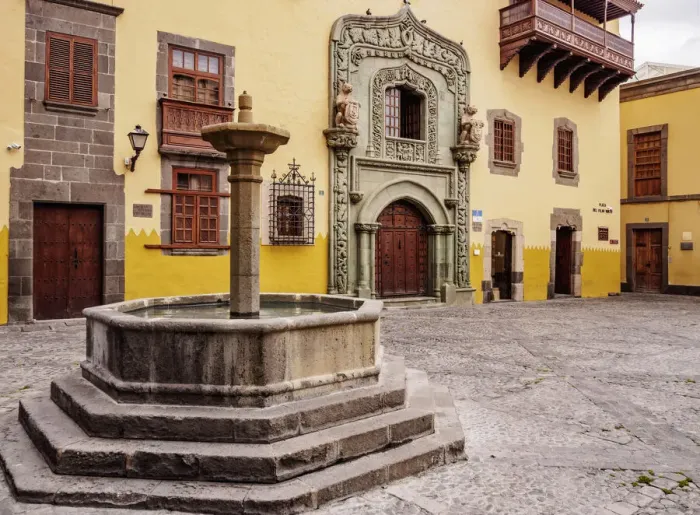 Framed Print : Casa de Colon, Columbus House, Plaza del Pilar Nuevo, Las Palmas de Gran Canaria Framed Print : Casa de Colon, Columbus House, Plaza del Pilar Nuevo, Las Palmas de Gran Canaria