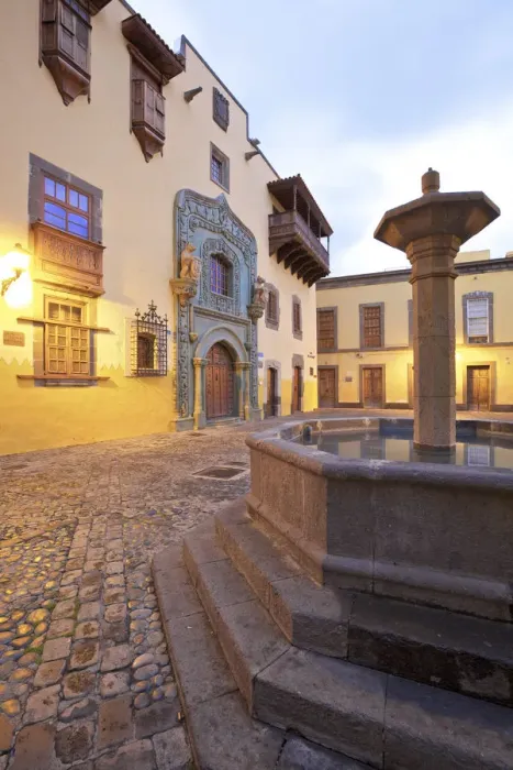 Framed Print : Casa de Colon at Dusk, Vegueta Old Town, Las Palmas de Gran Canaria, Gran Canaria Framed Print : Casa de Colon at Dusk, Vegueta Old Town, Las Palmas de Gran Canaria, Gran Canaria
