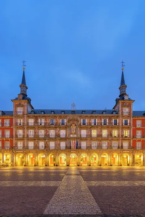 Framed Print : Casa de la Panaderia at Plaza Mayor at twilight, Madrid, Spain