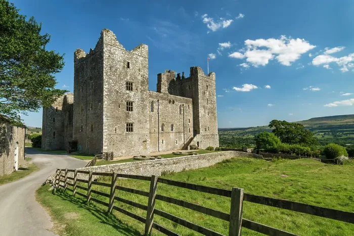 Framed Print : Castle Bolton, Wensleydale, North Yorkshire, England
