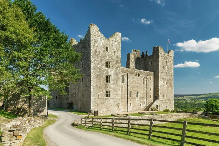 Framed Print : Castle Bolton, Wensleydale, North Yorkshire, England Framed Print : Castle Bolton, Wensleydale, North Yorkshire, England