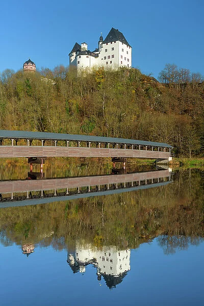 Castle Burgk Castle and covered wooden bridge on the river Saale, Burgk, Thuringian Slate Mountains, Thuringia, Germany