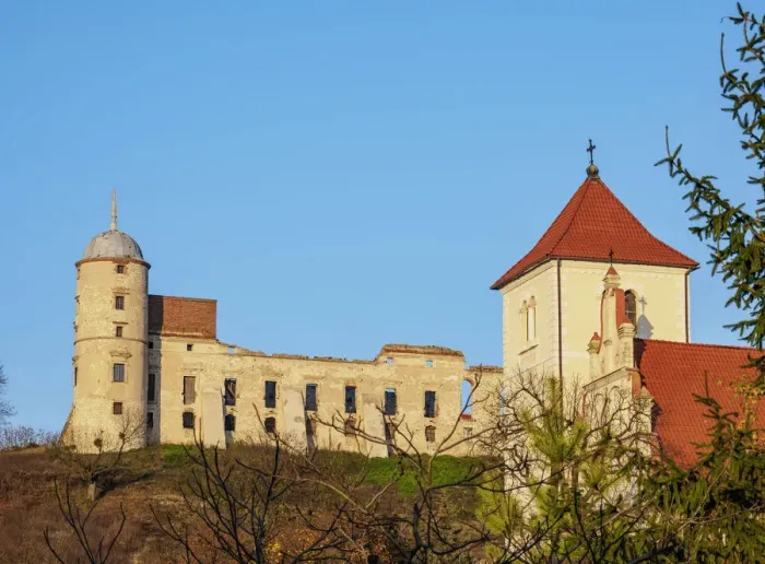 Framed Print : Castle and Church of St. Stanislaus and St. Margaret, Janowiec, Lublin Voivodeship Framed Print : Castle and Church of St. Stanislaus and St. Margaret, Janowiec, Lublin Voivodeship