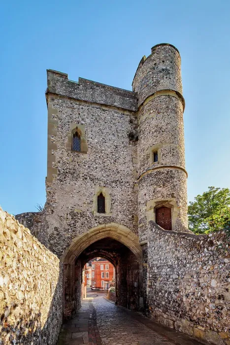 Framed Print : Castle Gate, Lewes, East Sussex, England, United Kingdom Framed Print : Castle Gate, Lewes, East Sussex, England, United Kingdom
