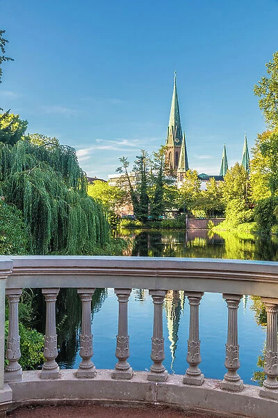 Castle pond in the castle garden with a view of St. Lamberti Church, Oldenburg, Oldenburger Land, Lower Saxony, Germany
