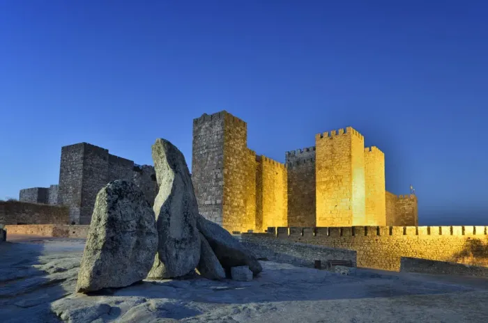 Framed Print : The castle of Trujillo dating back to the 9th-12th centuries stands at the highest Framed Print : The castle of Trujillo dating back to the 9th-12th centuries stands at the highest