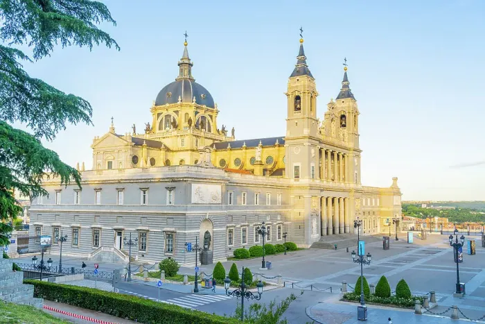 Framed Print : Catedral de la Almudena, Madrid, Spain