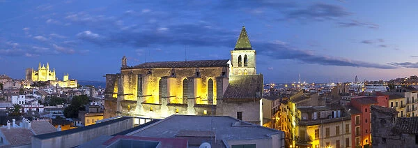 Cathedral La Seu and old town rooftops, Palma de Mallorca, Mallorca, Balearic Islands