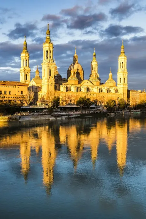 Framed Print : Cathedral of Our Lady of the Pillar reflected in Ebro river at sunrise. Zaragoza Framed Print : Cathedral of Our Lady of the Pillar reflected in Ebro river at sunrise. Zaragoza