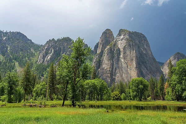 Cathedral Rocks as seen from Yosemite Valley, Yosemite National Park, UNESCO, Sierra Nevada, California, USA