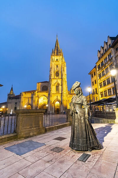 Cathedral of San Salvador in Oviedo and La Regenda statue in Plaza Alfonso II el Casto by night. Oviedo, Asturias, Spain